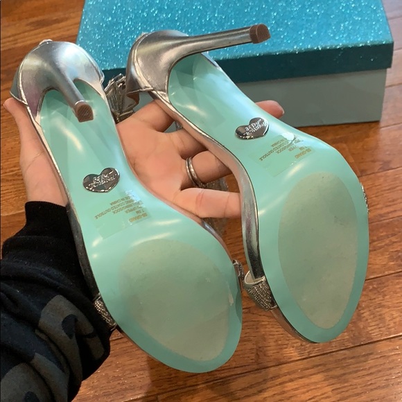 Betsy Johnson Silver Metallic Sandal size 7.5 - Picture 6 of 7